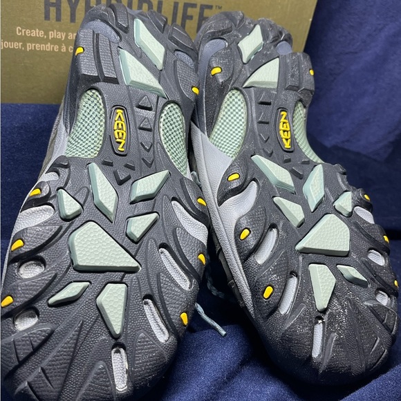 New Keens hiking shoes - Picture 2 of 3